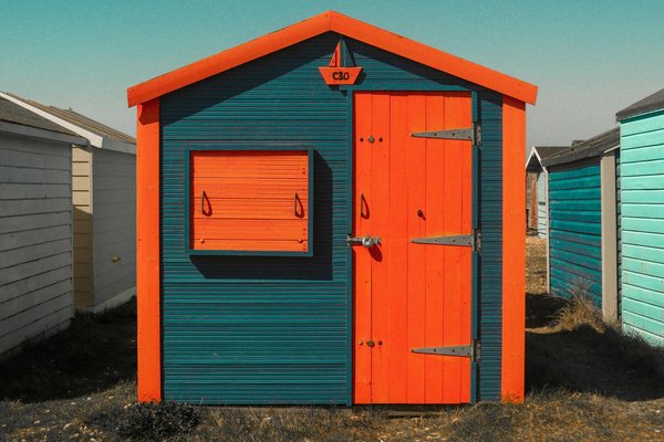 Où peut-on loger pour des vacances de plongée sous-marine avec des cours de biologie marine aux Maldives?